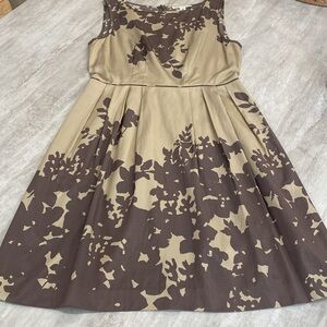 Banana Republic dress with pockets. Zip up back. Used but in very good condition